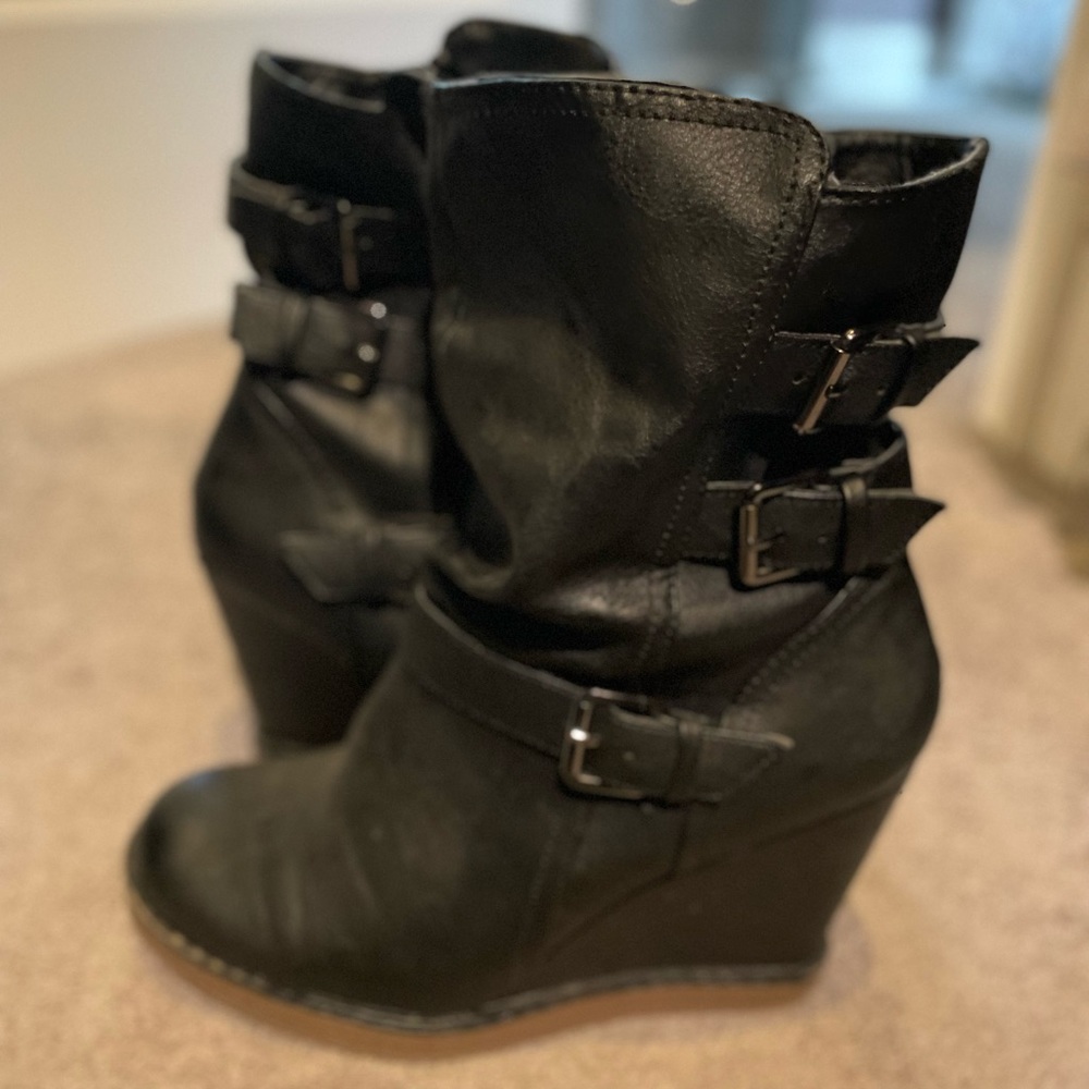 Report Wedge Boots